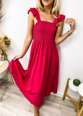 Einfarbiges Kleid mit Rüschenträgern